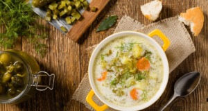 Kyselá polévka z okurek (okurková polévka) Kyselá polévka z okurek (okurková polévka)