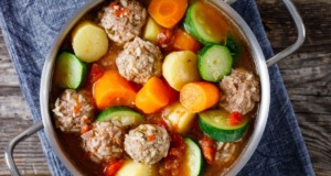 Mexická polévka s masovými kuličkami (Albondigas) Mexická polévka s masovými kuličkami (Albondigas)