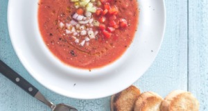 Studená polévka Gazpacho – tradiční španělská polévka na teplé dny Studená polévka - Gazpacho! Chutná, jemná a lahodná