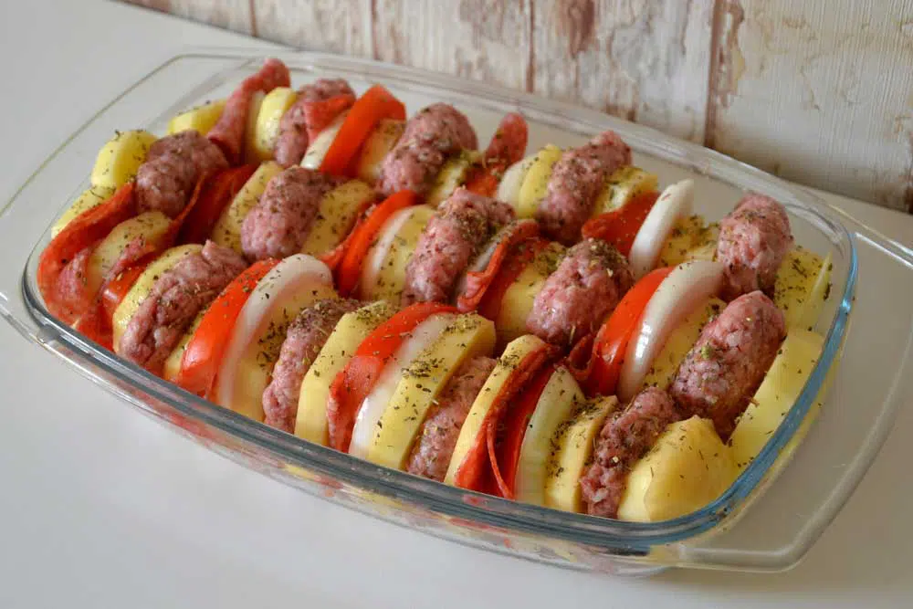 brambory s mletým masem a zeleninou z jedné mísy – skvělý nápad na oběd brambory s mletým masem a zeleninou z jedné mísy – skvělý nápad na oběd