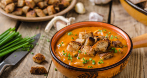 Fantastický pečený vepřový guláš z jednoho pekáče – naprosto jednoduchý recept Fantastický pečený vepřový guláš z jednoho pekáče - naprosto jednoduchý recept