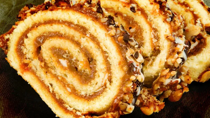 marlenková roláda – rolovaná variace oblíbeného medového koláče marlenková roláda – rolovaná variace oblíbeného medového koláče