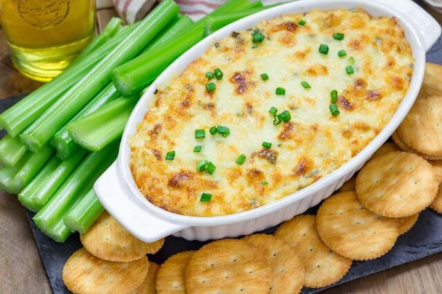 jednoduché vegetariánské zapékané brambory s celerem a sýrem jednoduché vegetariánské zapékané brambory s celerem a sýrem