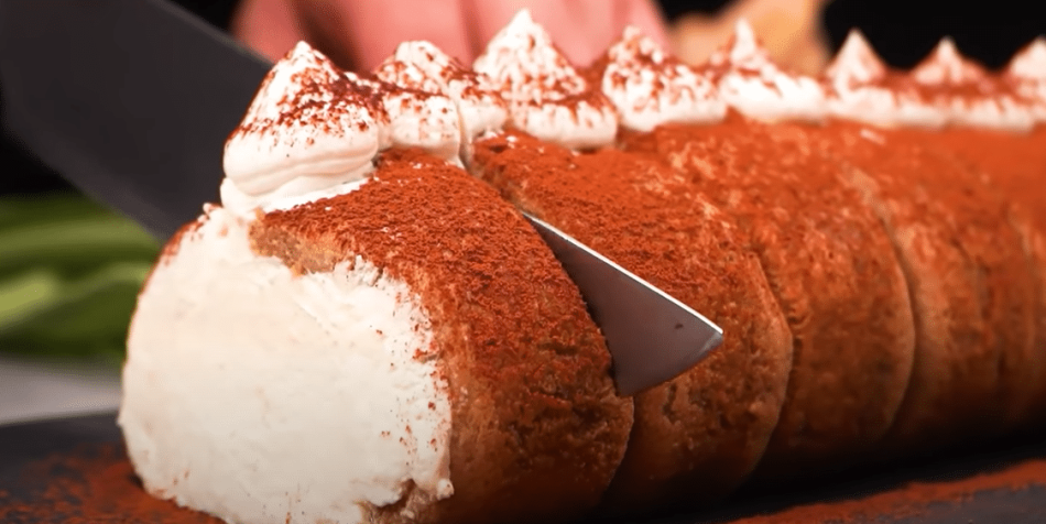 luxusní piškotová roláda s nadýchaným krémem: inspirace na skvělý nepečený dezert!