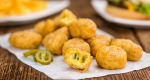 Malé sýrové nugetky s jalapeños, které si zamilujete! malé sýrové nugetky s jalapeños, které si zamilujete!