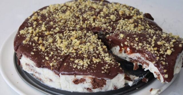 mléčný krém se sušenkami a čokoládovou polevou – lahodný dezert pro každého