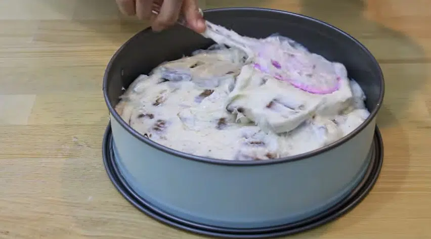 mléčný krém se sušenkami a čokoládovou polevou – lahodný dezert pro každého mléčný krém se sušenkami a čokoládovou polevou – lahodný dezert pro každého