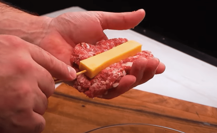 mleté maso obalené v těstíčku na špejli – inspirace na výborný předkrm či svačinku!