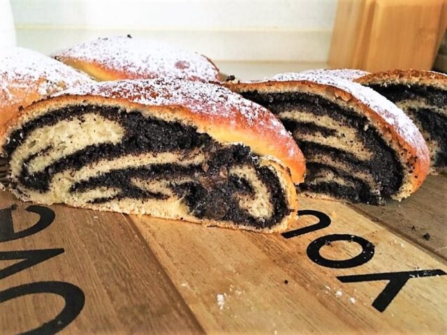 nejlepší makový závin z kynutého těsta, tvarohu a rozinek!