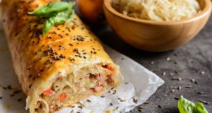 Sytý a chutný závin se kysaným zelím a slaninkou sytý a chutný závin se kysaným zelím a slaninkou