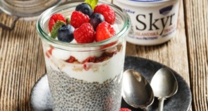 Kokosový CHIA pudink s ovocem: Vynikající dezert plný vitamínů! Kokosový CHIA pudink s ovocem