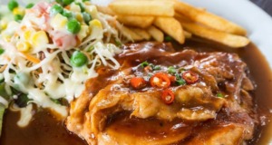 Přírodní kuřecí řízky v pikantní omáčce – oblíbený rodinný recept recept na přírodní kuřecí řízky v pikantní omáčce