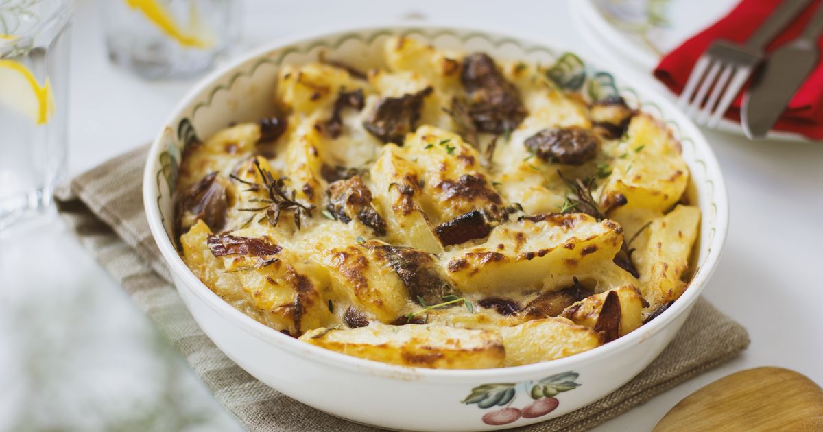 rychlé a krásné aromatické zapékané brambory s houbami a sýrem