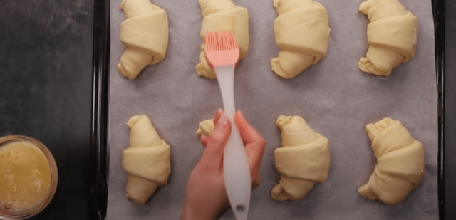 skvělé domácí croissanty s nutellou: na ty kupované si ani nevzpomenete! skvělé domácí croissanty s nutellou: na ty kupované si ani nevzpomenete!