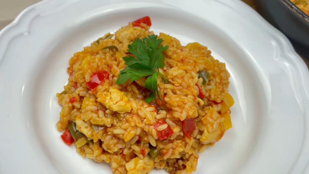 smažená rýže se zeleninou a kuřecími prsíčky – rychlý a chutný recept