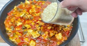 smažená rýže se zeleninou a kuřecími prsíčky – rychlý a chutný recept