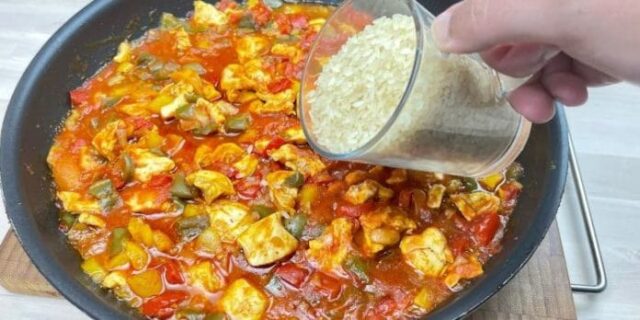 smažená rýže se zeleninou a kuřecími prsíčky – rychlý a chutný recept