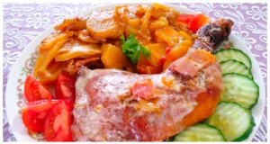 Uzený kuřecí pekáček s brambory a slaninou – rychlé a chutné uzený kuřecí pekáček s brambory a slaninou – rychlé a chutné