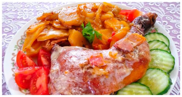 uzený kuřecí pekáček s brambory a slaninou – rychlé a chutné uzený kuřecí pekáček s brambory a slaninou – rychlé a chutné