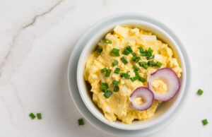 vynikající vajíčková pomazánka s taveným sýrem a jednoduchou přípravou
