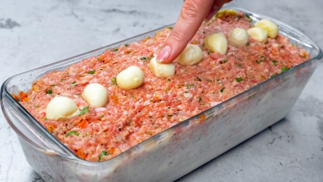 velmi chutná roláda z mletého masa a mozzarelly – skvělý tip na oběd