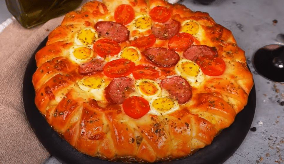 netradiční pizza z kynutého těsta – inspirace na odpolední slanou svačinku!