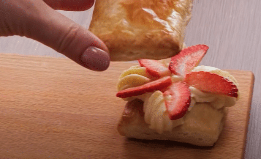recept na výborné krémové taštičky s jahodami – snadná a rychlá příprava!