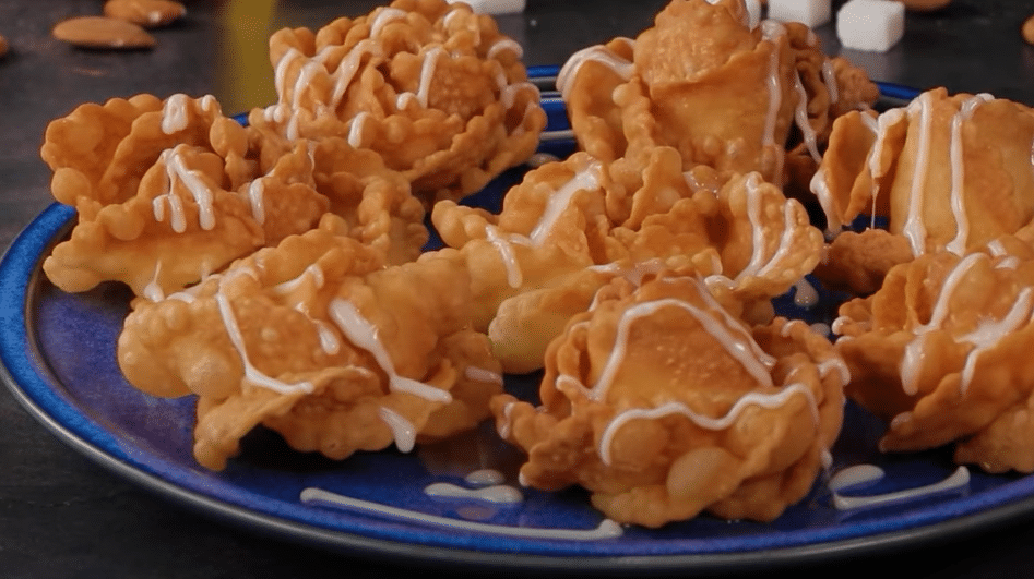 vláčné, smažené a nadýchané máslové sušenky ve tvaru květiny – vyzkoušejte tuto jednoduchou dobrotu!