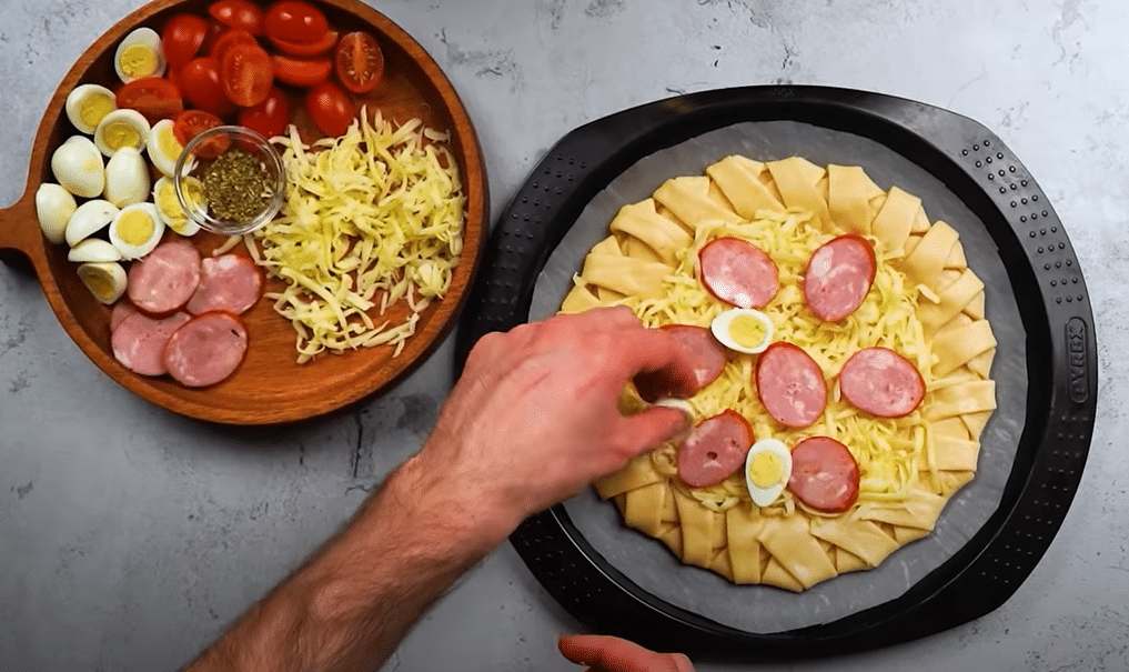 netradiční pizza z kynutého těsta – inspirace na odpolední slanou svačinku!