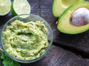 Avokádové guacamole. Zdravé a hlavne velmi chutné