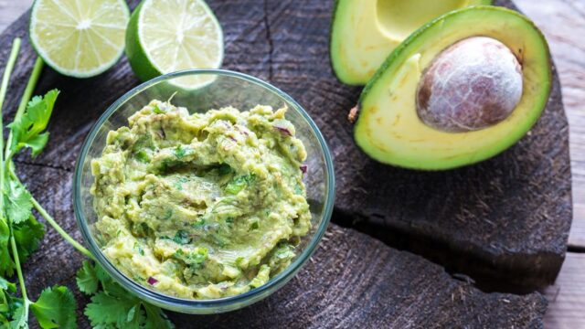 Avokádové guacamole. Zdravé a hlavne velmi chutné