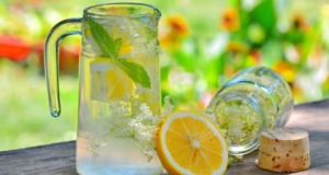 Bezová limonáda! Báječná, jak má být Bezová limonáda! Báječná, jak má být