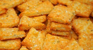 Místo chipsů při sledování filmů: Křupavé sýrové sušenky! Místo chipsů při sledování filmů: Křupavé sýrové sušenky!