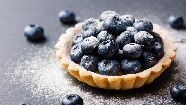 Borůvkové košíčky se žloutkovým krémem