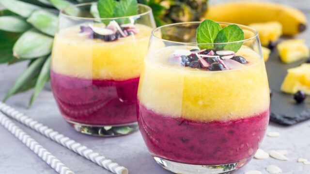 Borůvkovo-banánové smoothie s ananasem! Svěží a fit jako nikdy předtím