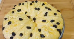 Nadýchané domácí briošky s nutellou a rozinkami Nadýchané domácí briošky s nutellou a rozinkami