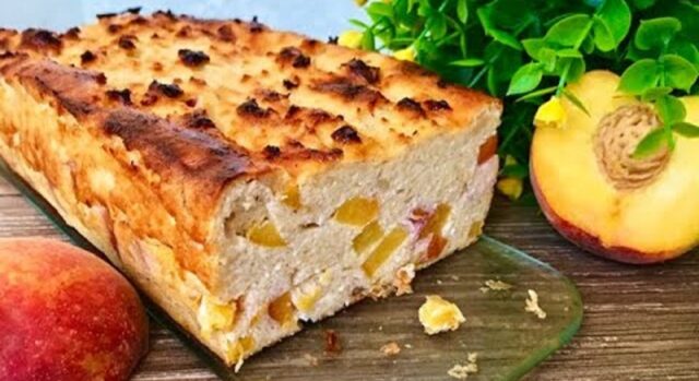 Zdravý dort se sladkým tvarohem, ovesnými vločkami a broskvemi! Zdravý dort se sladkým tvarohem, ovesnými vločkami a broskvemi!