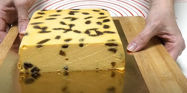pudink s tvarohem, dýní a rozinkami