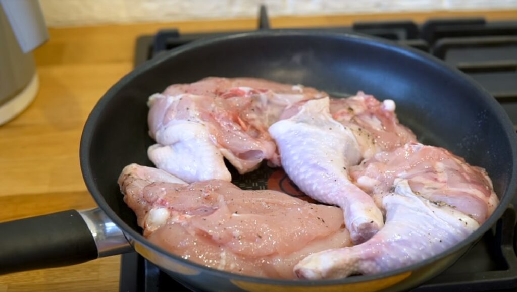 Kuřecí maso pečené v lahodné smetanové omáčce