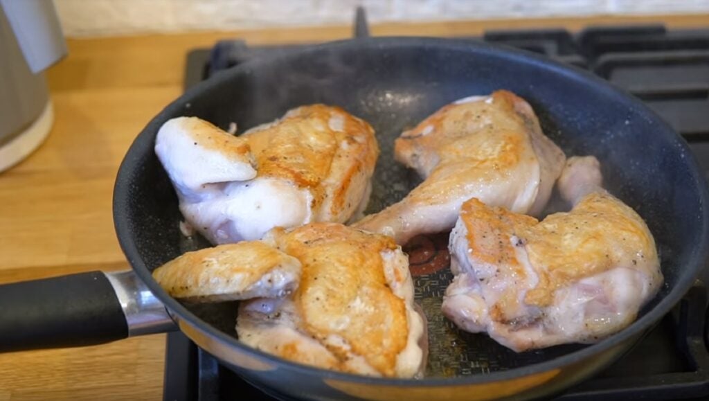 Kuřecí maso pečené v lahodné smetanové omáčce