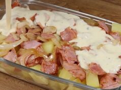 Ideální recept na jednoduchou a snadnou večeři! Nikoho nenechá lhostejným! Pečené brambory se šunkou a bílou omáčkou!