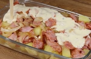 Ideální recept na jednoduchou a snadnou večeři! Nikoho nenechá lhostejným! Pečené brambory se šunkou a bílou omáčkou!