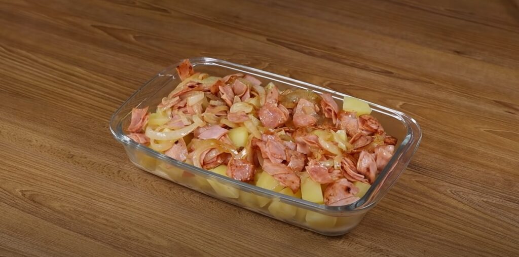 Ideální recept na jednoduchou a snadnou večeři! Nikoho nenechá lhostejným! Pečené brambory se šunkou a bílou omáčkou!