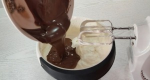 Nejjednodušší čokoládový krém na dorty a cupcakes z pouhých 3 ingrediencí! Nejjednodušší čokoládový krém na dorty a cupcakes z pouhých 3 ingrediencí!