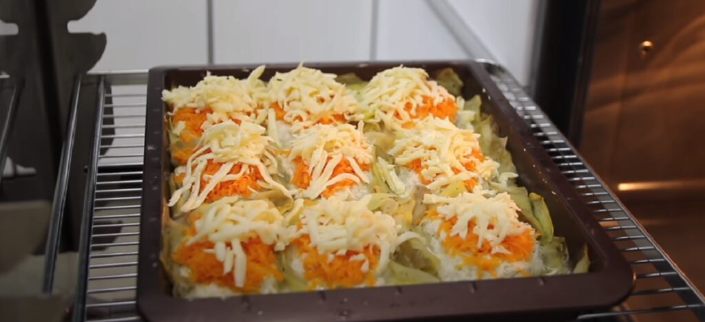 Překvapivá pochoutka k obědu! Vydatné masové kuličky s mrkvovo-sýrovou směsí a bramborami 