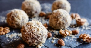 Čokoládové truffles s mandlemi a amarettem Čokoládové truffles s mandlemi a amarettem