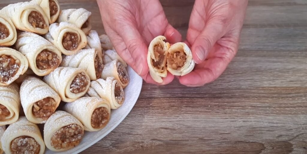 Ořechové croissanty s jablečným džemem