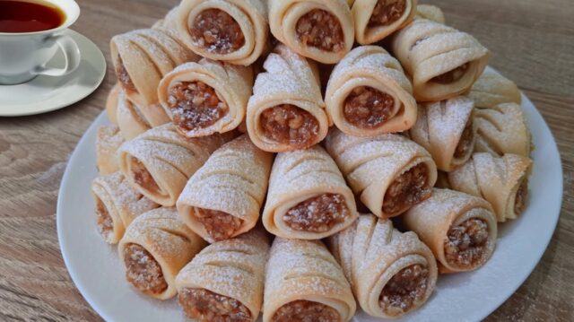 Ořechové croissanty s jablečným džemem Ořechové croissanty s jablečným džemem