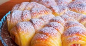 Nudí vás piškotové těsto? Připravte si jablečné croissanty! Nudí vás jablečný pandipan? Připravte si croissanty s plátky jablek! Vynikající, chutné a rýchle