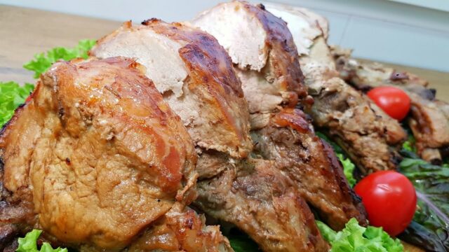 Pečená vepřová kotleta s kostí! Nevíte, co uvařit na nedeli, nabízíme Vám skvělý recept na šťavnatú a křehkú pečenú vepřovú kotletu s kostí Pečená vepřová kotleta s kostí! Nevíte, co uvařit na nedeli, nabízíme Vám skvělý recept na šťavnatú a křehkú pečenú vepřovú kotletu s kostí